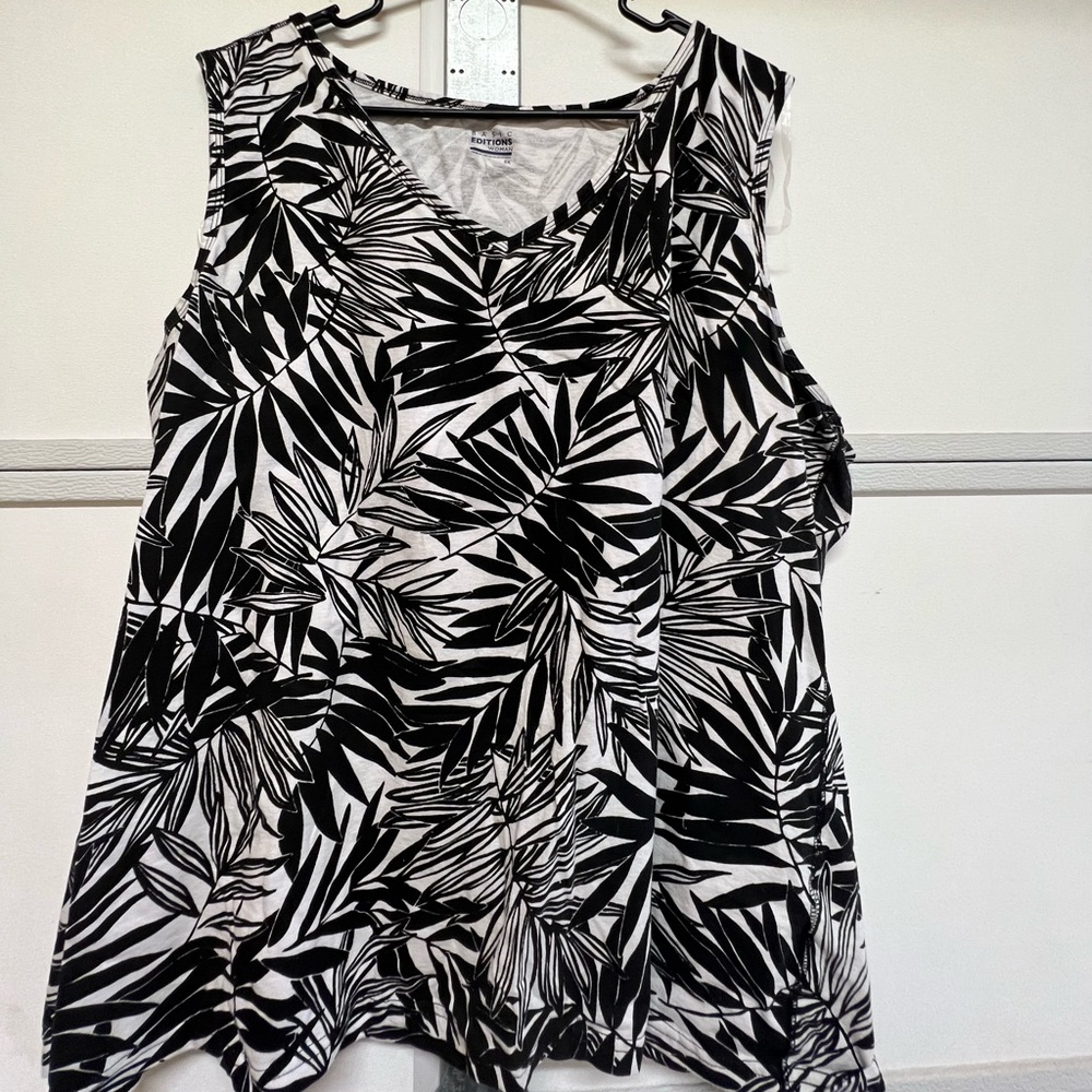 Women’s 3X top